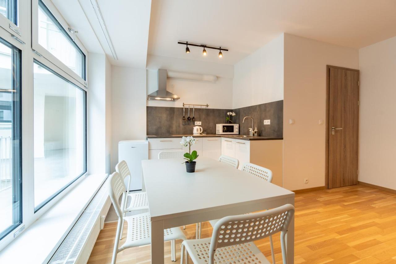 Brand New Two Room Apartment #26 With Free Secure Parking Close To Center Praga Exterior foto