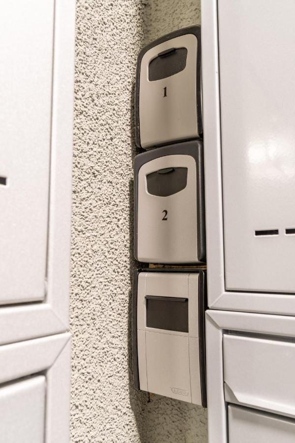 Brand New Two Room Apartment #26 With Free Secure Parking Close To Center Praga Exterior foto