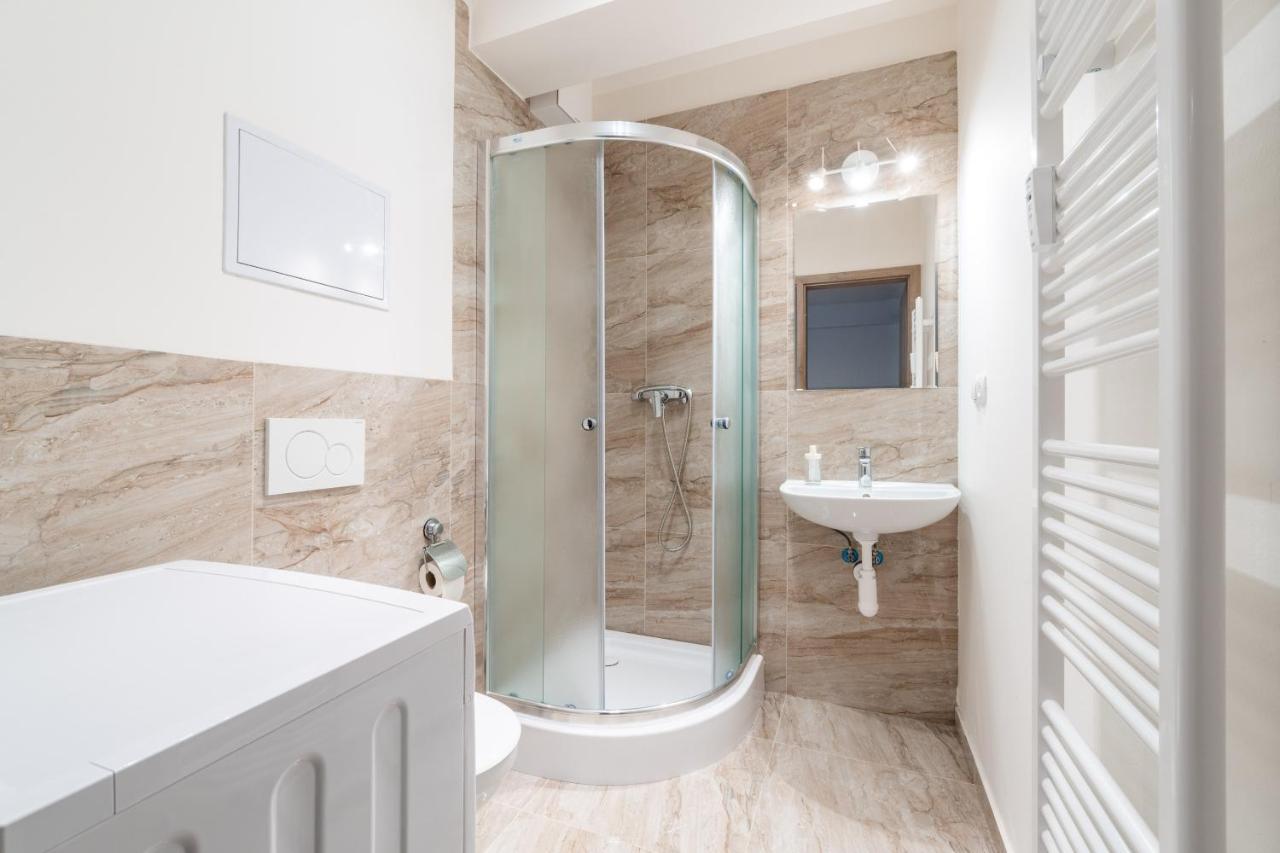 Brand New Two Room Apartment #26 With Free Secure Parking Close To Center Praga Exterior foto