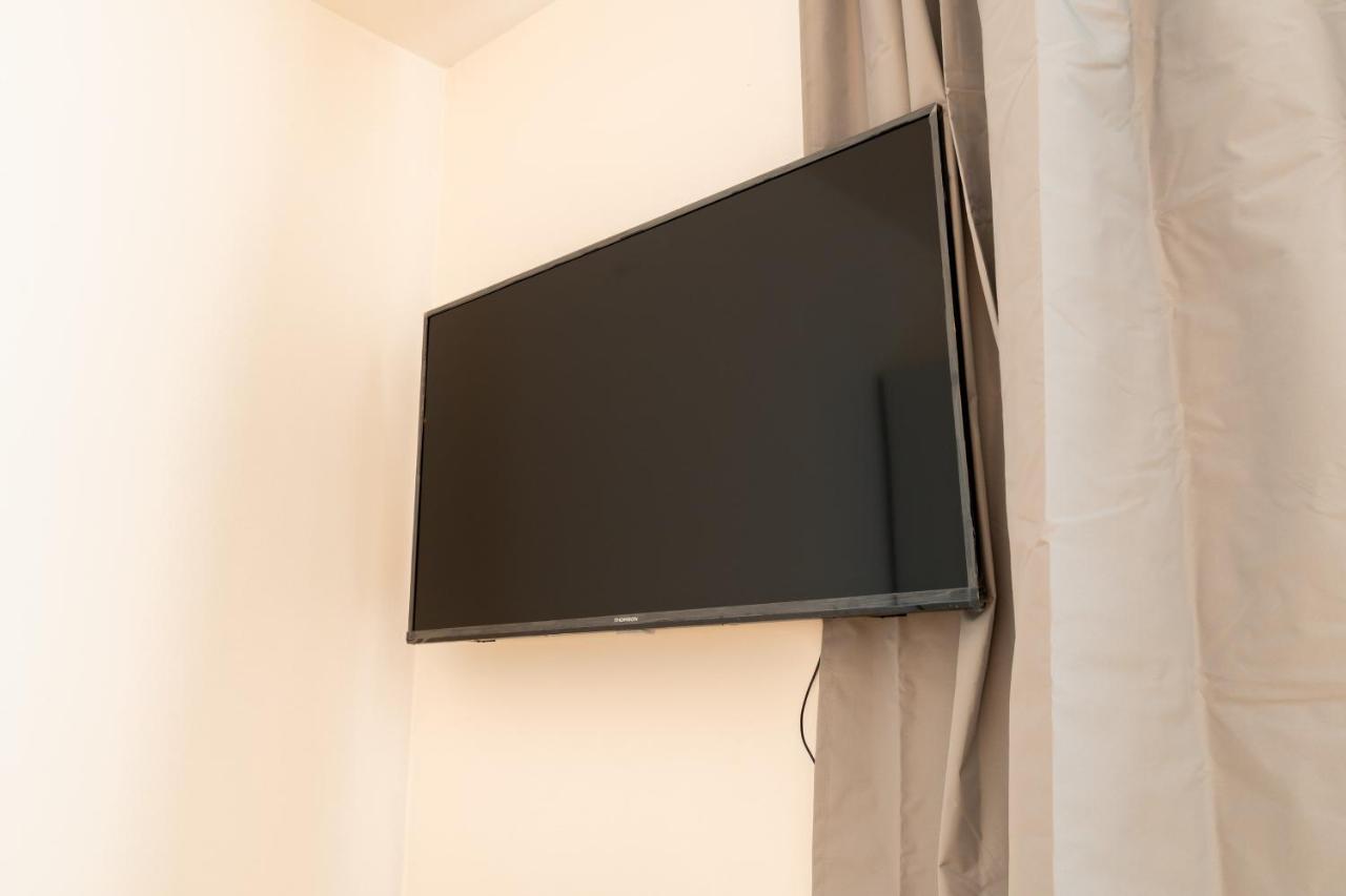 Brand New Two Room Apartment #26 With Free Secure Parking Close To Center Praga Exterior foto